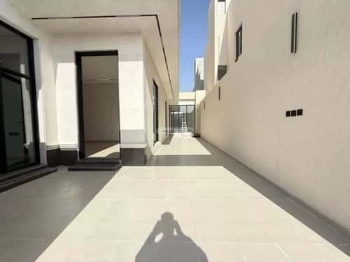 فيلا 300 متر مربع جنوبية على شارع 18م الرمال، شرق الرياض، الرياض