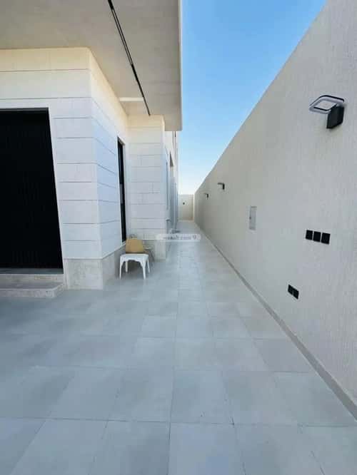 فيلا 256 متر مربع شمالية على شارع 18م المعيزيلة، شرق الرياض، الرياض