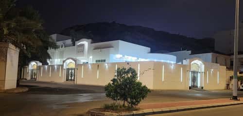 فيلا 1026 متر مربع مع شقتين واجهة ثلاثة بطحاء قريش، مكة المكرمة