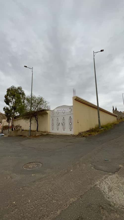 Rest House 1345 SQM Facing North West on 14.75m Width Street Al-Muntazah, Abha