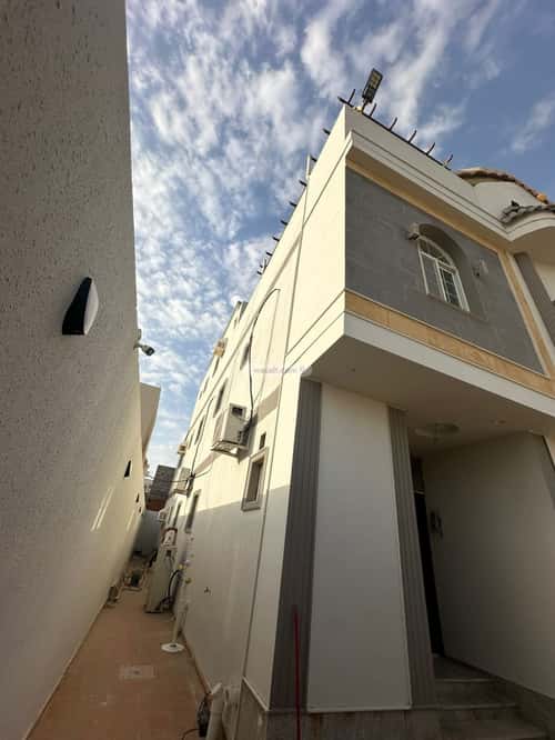 فيلا 312 متر مربع شرقية على شارع 15م الزمرد، شمال جدة، جدة