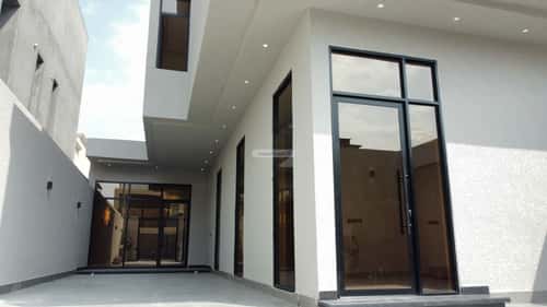 فيلا 470 متر مربع جنوبية على شارع 30م البحيرة، الخبر