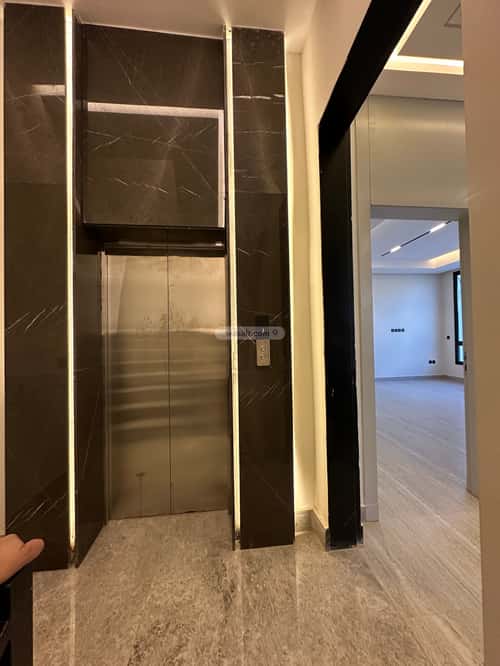 Floor with 5 Bedrooms Al-Muanisiyah, East Riyadh, Riyadh