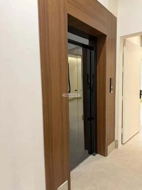 Building 400 SQM Facing South Al-Mahdiyah, West Riyadh, Riyadh