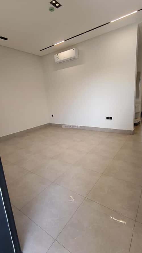 Villa 216 SQM Facing South with 5 Bedrooms Ar-Rimal, East Riyadh, Riyadh