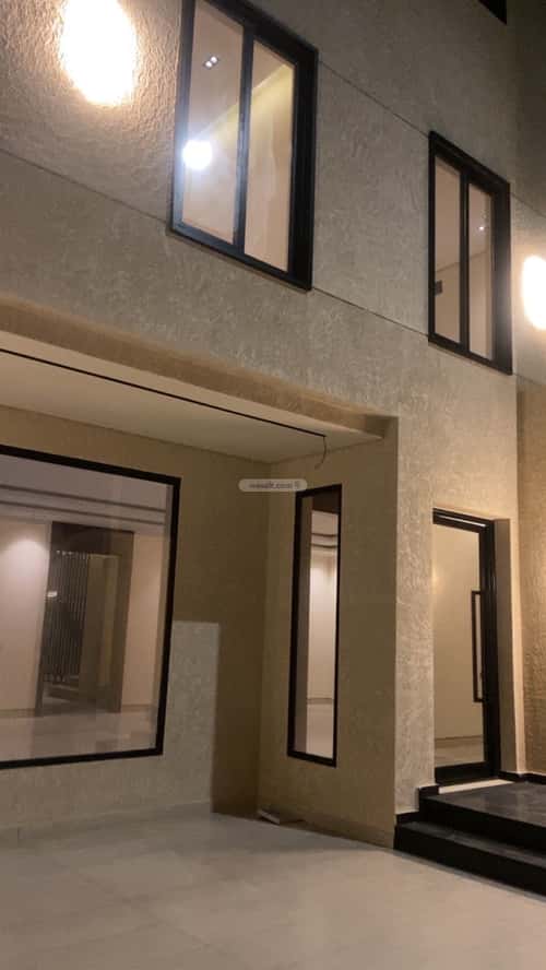 فيلا 303 متر مربع غربية على شارع 18م السيف، الدمام