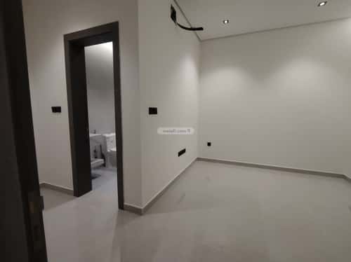 فيلا 300 متر مربع شرقية على شارع 20م السيف، الدمام