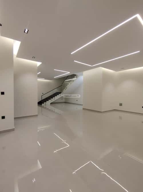 فيلا 300 متر مربع شرقية على شارع 20م السيف، الدمام