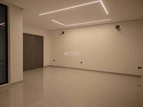 فيلا 300 متر مربع شرقية على شارع 20م السيف، الدمام