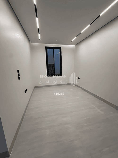 فيلا 300 متر مربع شمالية على شارع 18م الرمال، شرق الرياض، الرياض