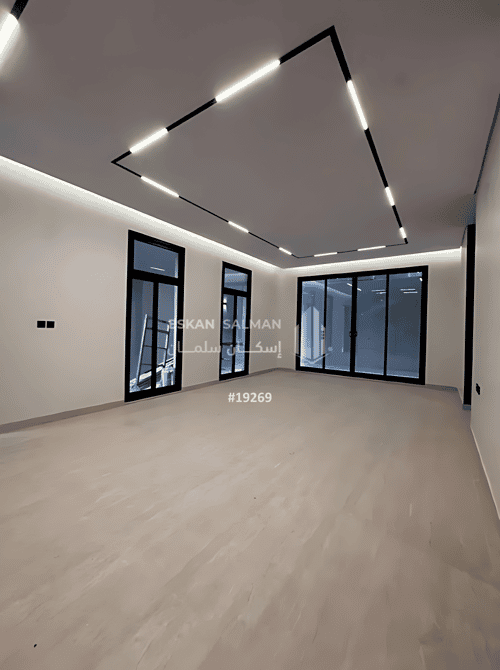 فيلا 300 متر مربع شمالية على شارع 18م الرمال، شرق الرياض، الرياض