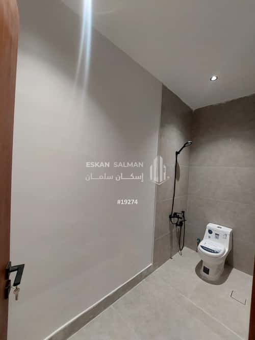 Floor 173 SQM with 5 Bedrooms Al-Janadriyah, East Riyadh, Riyadh