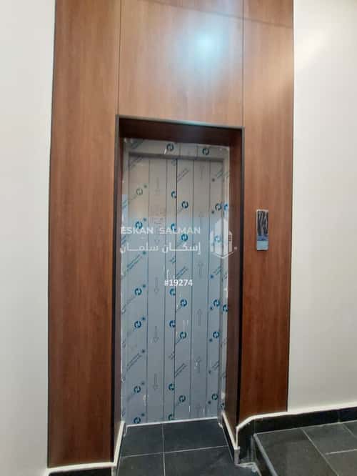 Floor 173 SQM with 5 Bedrooms Al-Janadriyah, East Riyadh, Riyadh