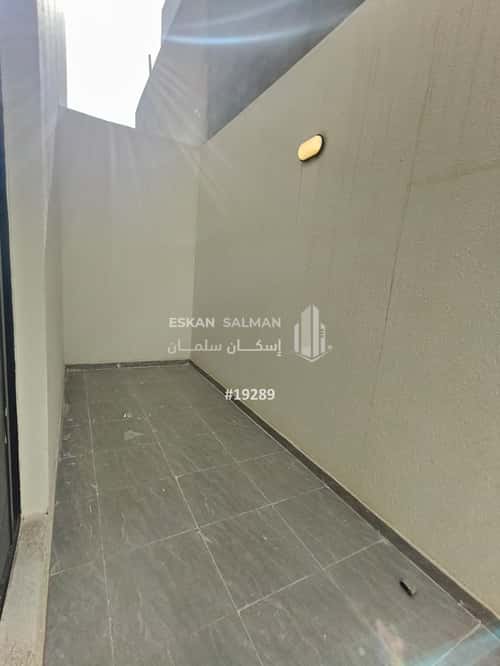 Floor 216 SQM with 5 Bedrooms Al-Janadriyah, East Riyadh, Riyadh