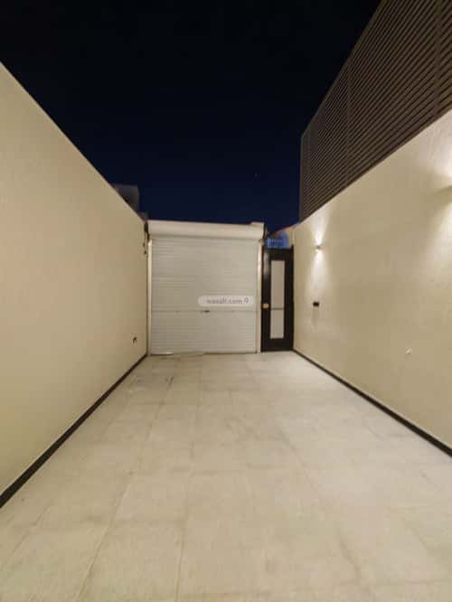 Floor 183 SQM with 5 Bedrooms Al-Yarmuk, East Riyadh, Riyadh