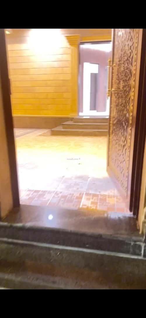 Floor with 5 Bedrooms Qurtubah, East Riyadh, Riyadh