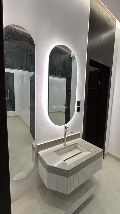 فيلا 270 متر مربع شمالية شرقية على شارع 15م الندوة، شرق الرياض، الرياض