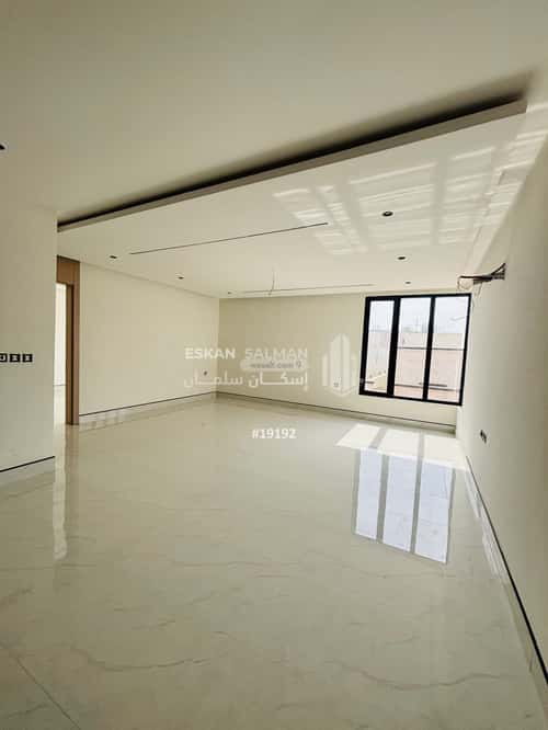 فيلا 300 متر مربع غربية على شارع 15م الصواري، الخبر