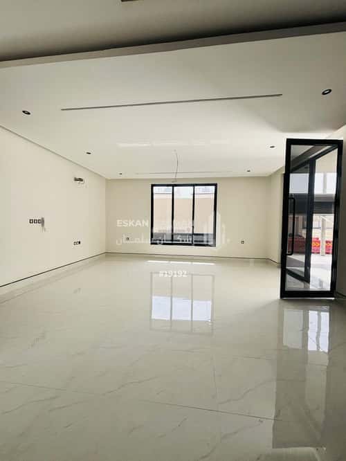 فيلا 300 متر مربع غربية على شارع 15م الصواري، الخبر