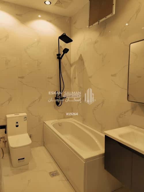 فيلا 505 متر مربع شمالية على شارع 24م الدفاع، المدينة المنورة