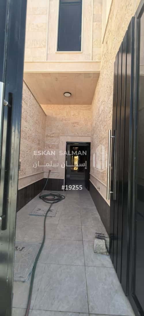 Floor 168 SQM with 7 Bedrooms Al-Janadriyah, East Riyadh, Riyadh