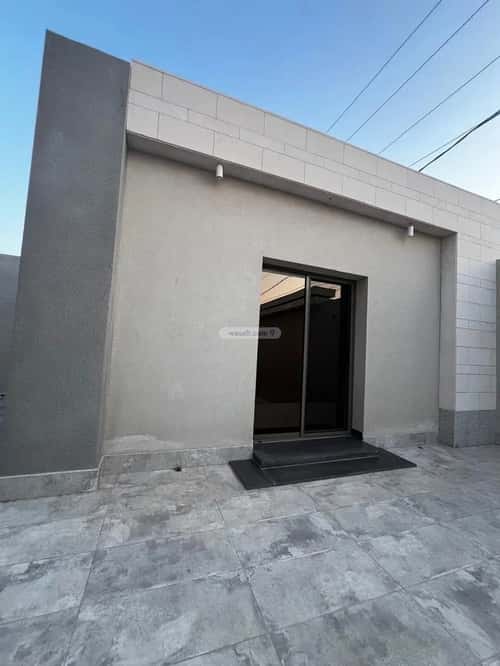 فيلا 1500 متر مربع ثلاثة شوارع على شارع 25م ملهم، ملهم