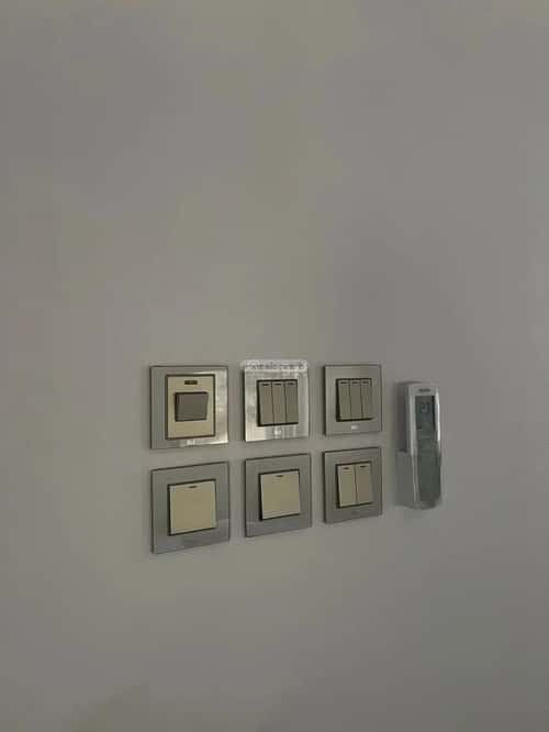 فيلا 1500 متر مربع ثلاثة شوارع على شارع 25م ملهم، ملهم