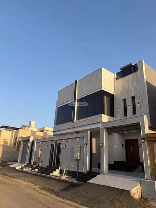 فيلا 250 متر مربع شمالية على شارع 15م الصواري، شمال جدة، جدة