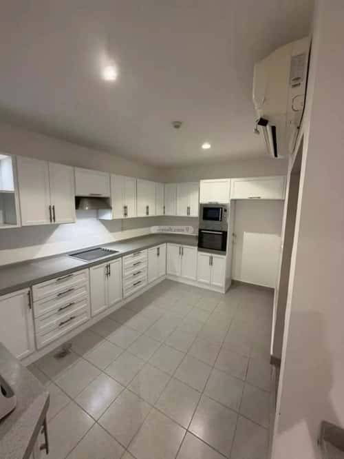 Apartment 240 SQM with 5 Bedrooms Al Malek Abdoulazez Airport, Jeddah