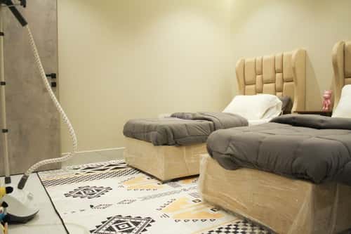 شقة 200 متر مربع بغرفتين الحمراء، الخبر