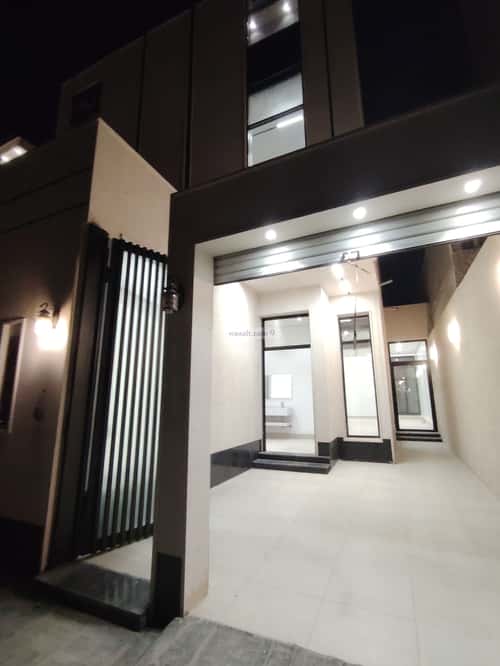 Floor 148 SQM with 5 Bedrooms Al-Maizaliyah, East Riyadh, Riyadh