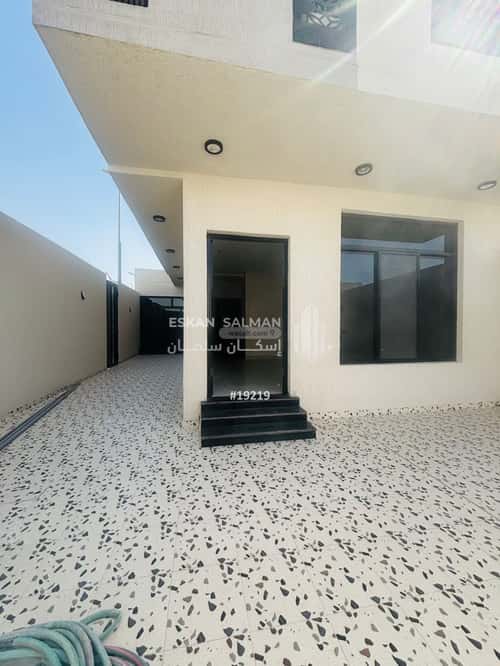 فيلا 382 متر مربع غربية على شارع 20م الصواري، الخبر