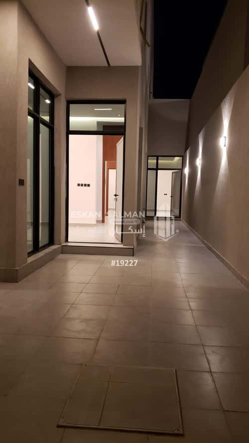 Floor 224 SQM with 5 Bedrooms Al-Janadriyah, East Riyadh, Riyadh