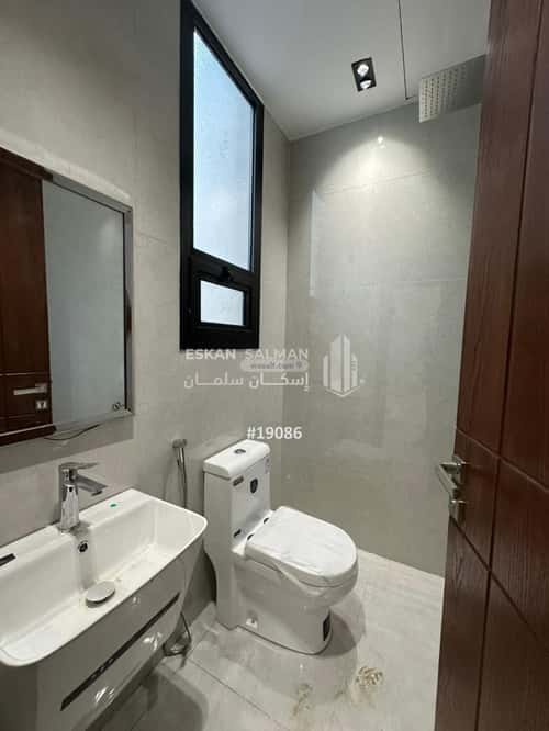 Floor 238 SQM with 5 Bedrooms Al-Janadriyah, East Riyadh, Riyadh