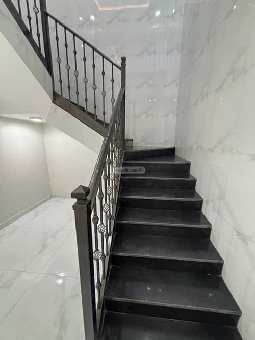 شقة 358 متر مربع ب 8 غرف الزهور، أبها