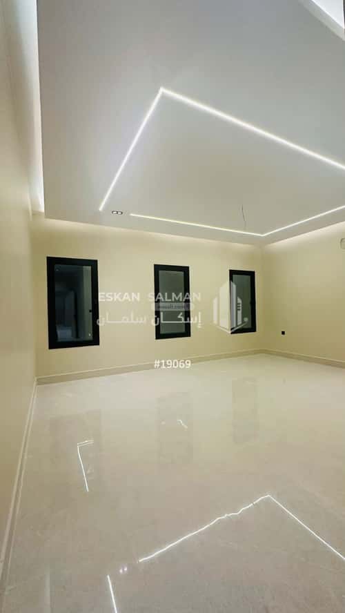 فيلا 345 متر مربع شرقية على شارع 20م الأمواج، الخبر