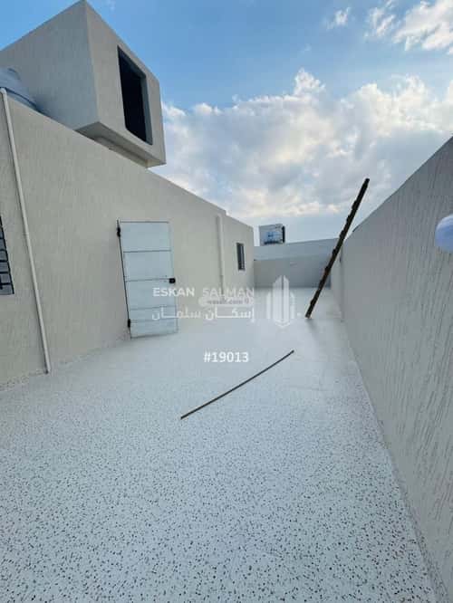 فيلا 404 متر مربع شمالية على شارع 12م ريحه، الطائف