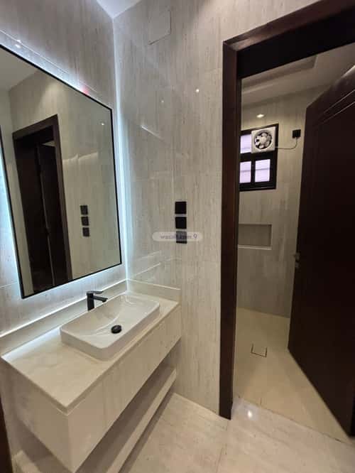 Apartment 333 SQM with 8 Bedrooms North Of Solidarity, Khamis Mushait