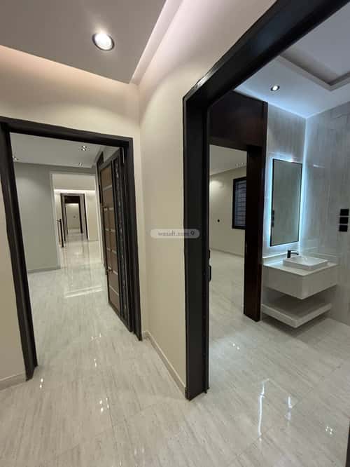 Apartment 333 SQM with 8 Bedrooms North Of Solidarity, Khamis Mushait