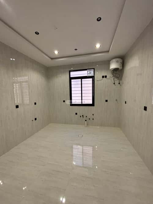 Apartment 333 SQM with 8 Bedrooms North Of Solidarity, Khamis Mushait