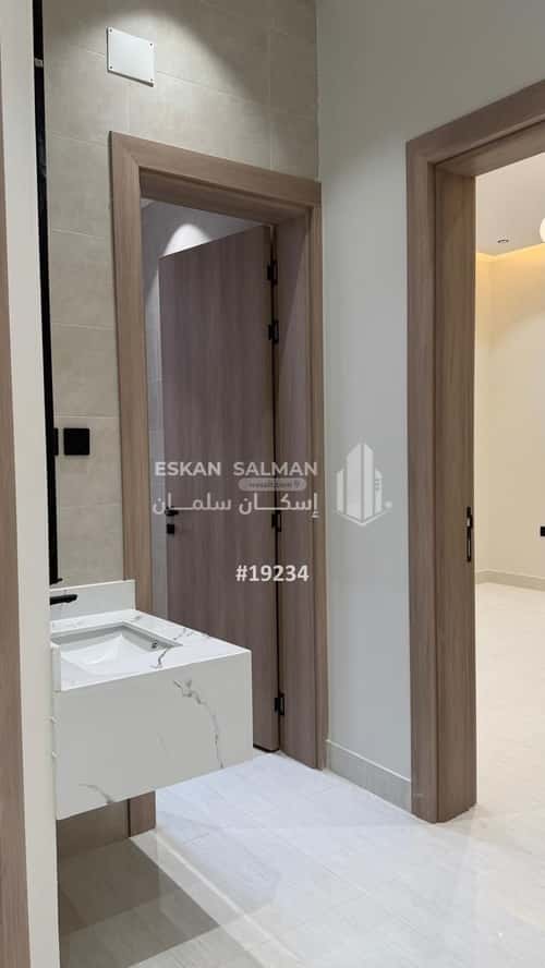 Apartment 337 SQM with 8 Bedrooms North Of Solidarity, Khamis Mushait