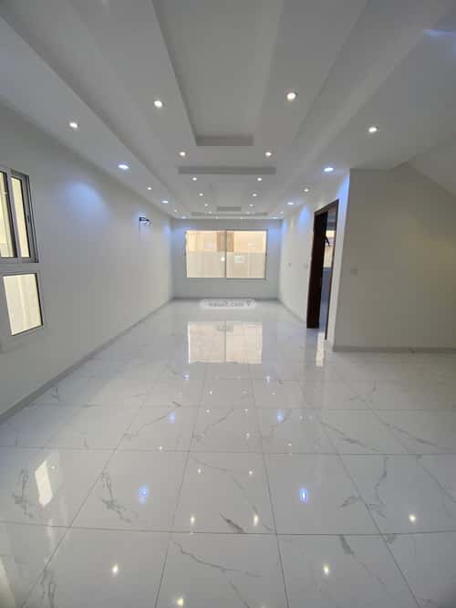 فيلا 386 متر مربع شرقية على شارع 20م الأخباب، الطائف