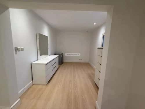 فيلا 300 متر مربع واجهة شمالية ب 4 غرف الملك عبدالله، وسط الرياض، الرياض