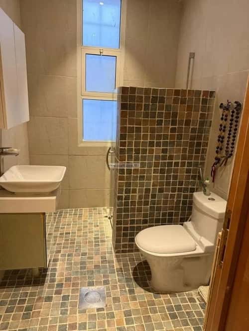 فيلا 300 متر مربع واجهة شمالية ب 4 غرف الملك عبدالله، وسط الرياض، الرياض