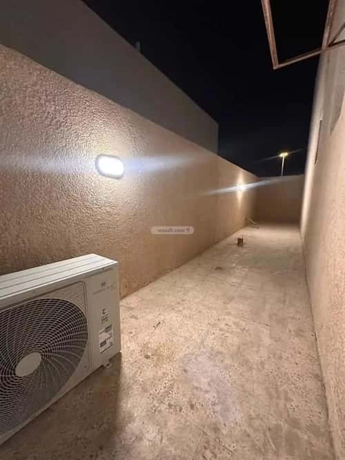 Floor 218 SQM with 5 Bedrooms Twaeeq, West Riyadh, Riyadh