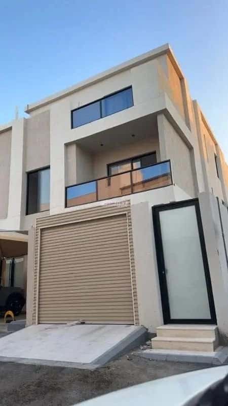 Apartment 202 SQM with 5 Bedrooms Al Nada, Aldammam