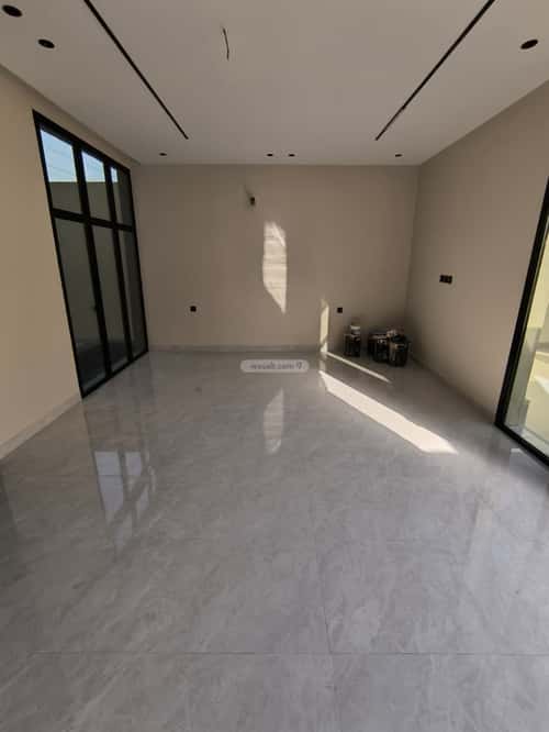 فيلا 300 متر مربع شمالية على شارع 15م الرحمانية، شرق جدة، جدة