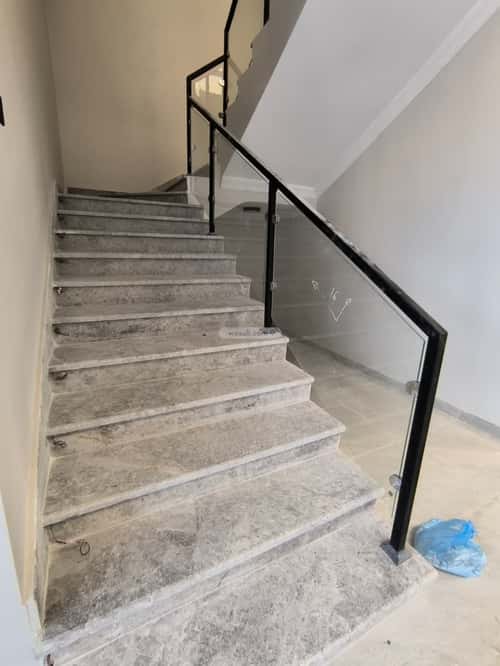 فيلا 300 متر مربع شمالية على شارع 15م الرحمانية، شرق جدة، جدة