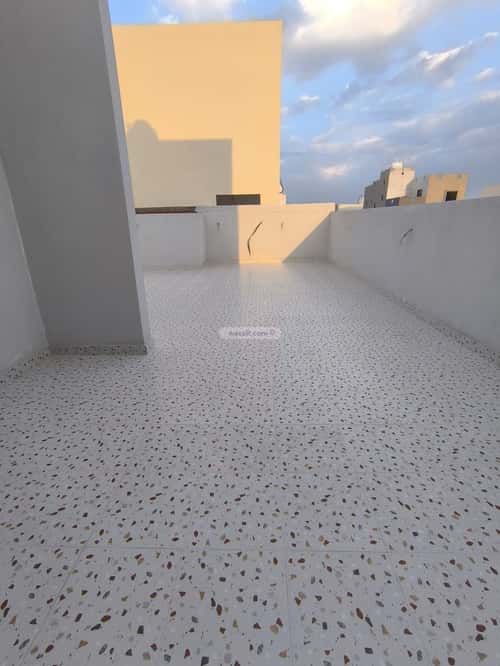 فيلا 275 متر مربع شمالية على شارع 15م الرحمانية، شرق جدة، جدة