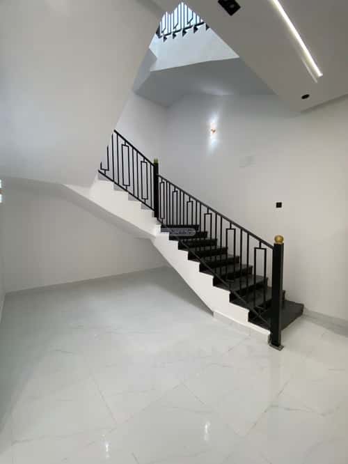 فيلا 309 متر مربع شرقية على شارع 15م الفتح، الجموم